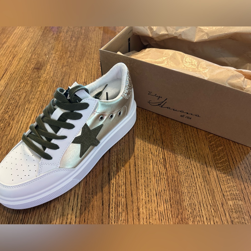 Vintage Havana White and Gold Sneakers, size 8